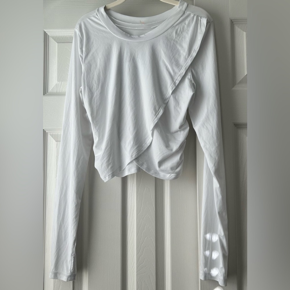 Free People With A Twist Layer Top “FREE Gift W/purchase”